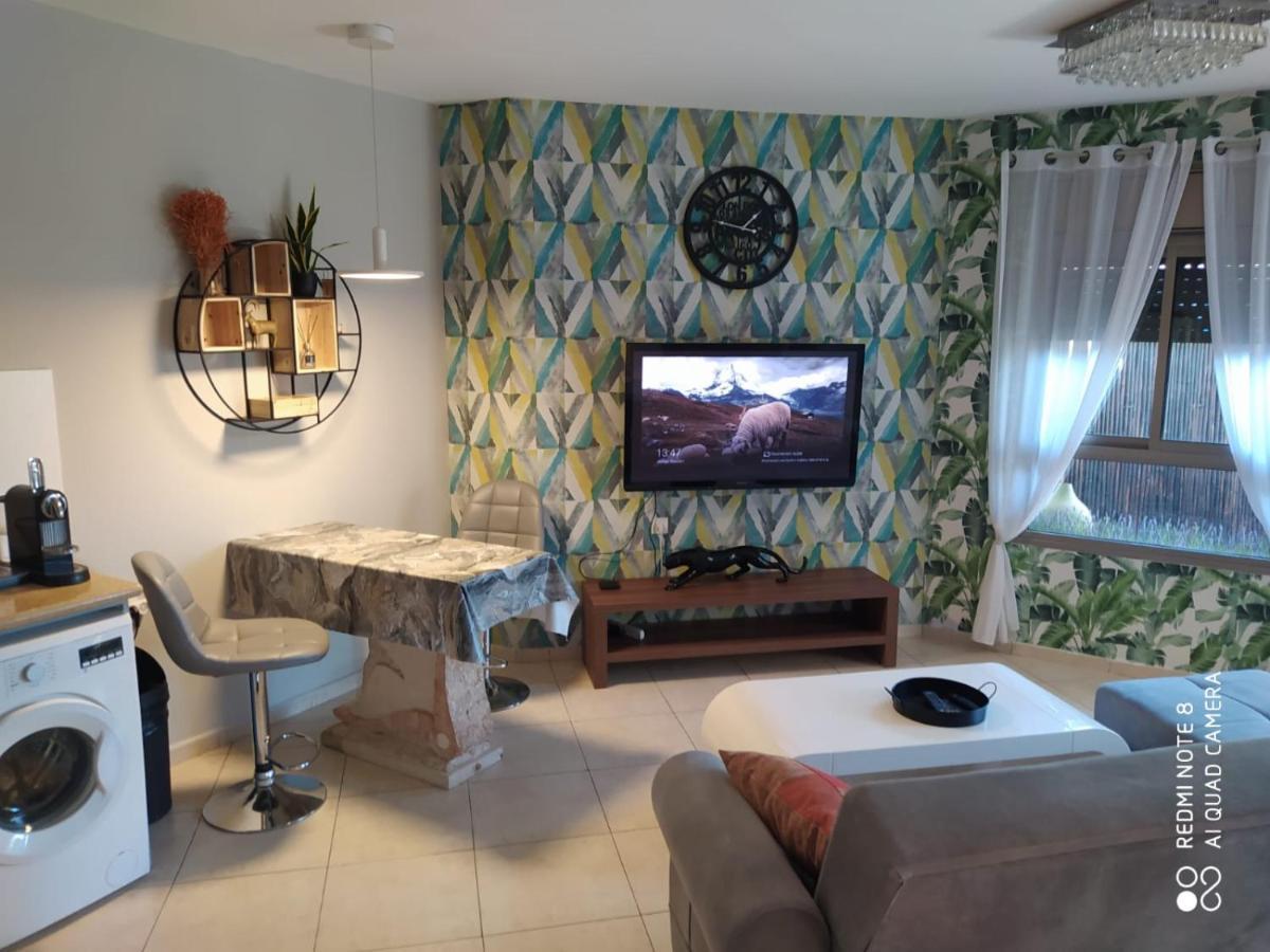 Apartment Amdar Village With Garden Eilat Bagian luar foto