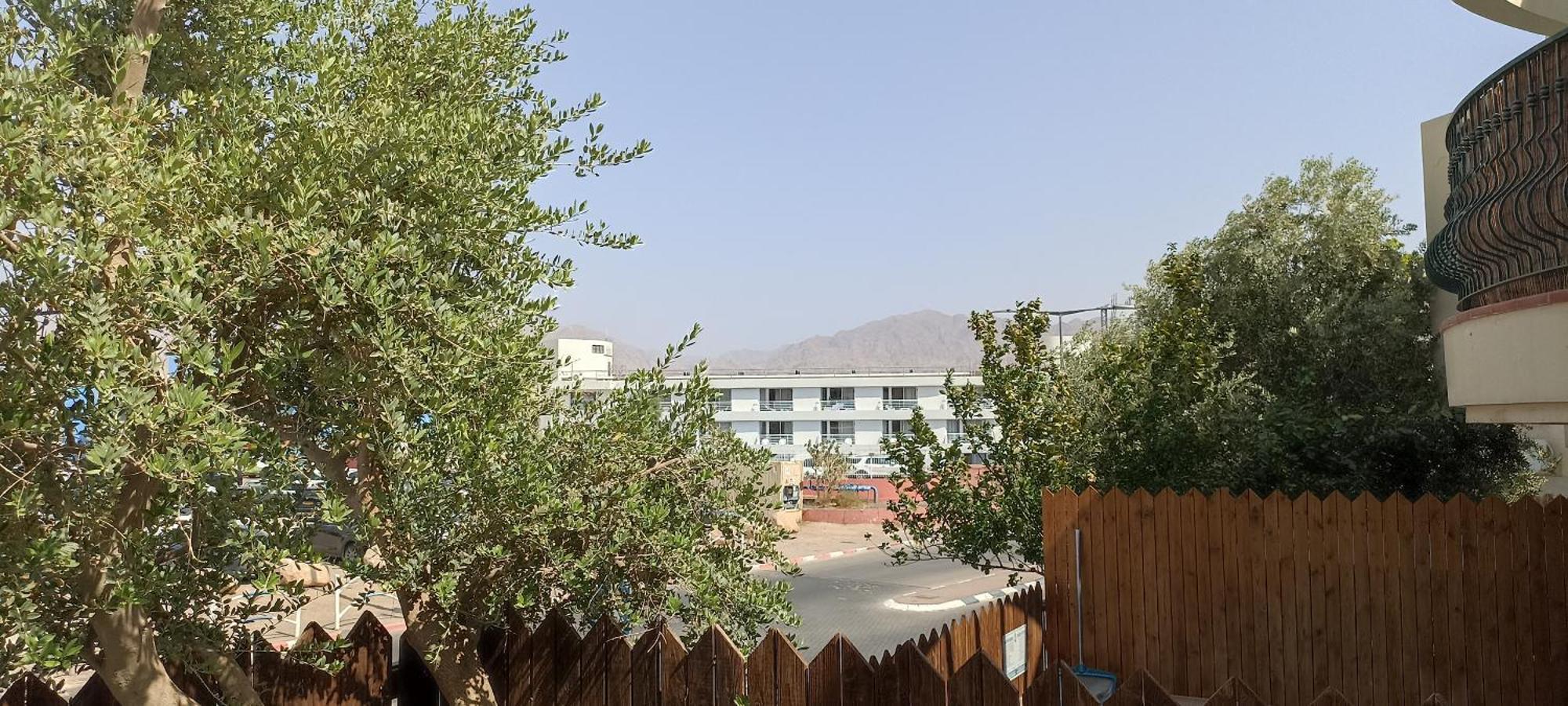 Apartment Amdar Village With Garden Eilat Bagian luar foto